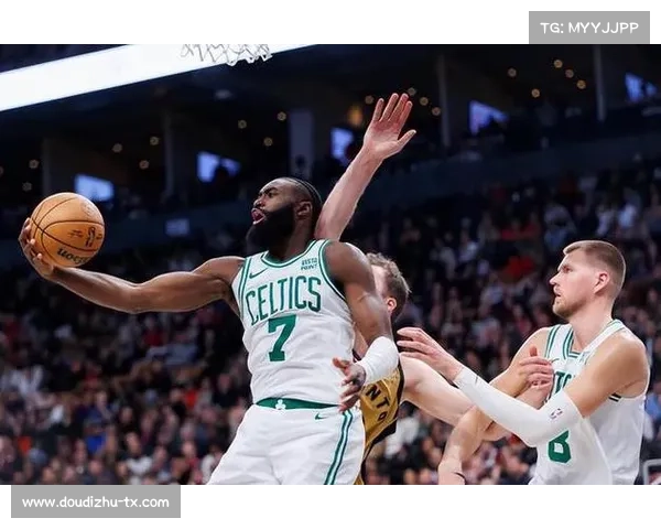 热火凯尔特人宿敌交锋，塔图姆缺阵杰伦-布朗独挑大梁