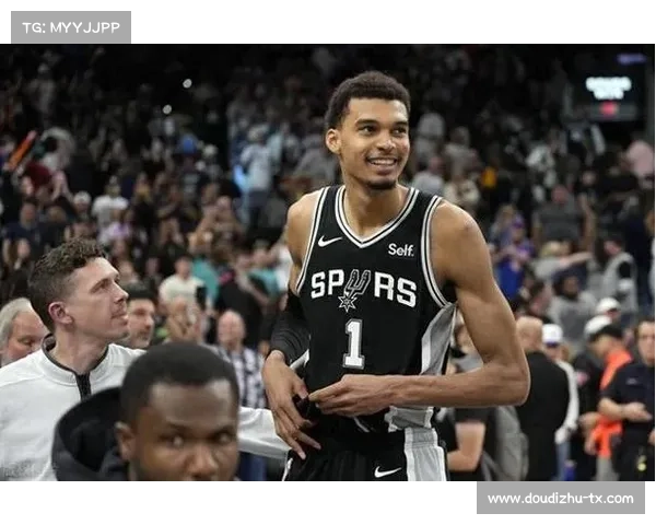 爵士客场对阵马刺，马尔卡宁生病缺阵影响阵容